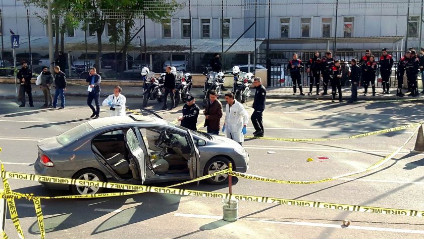 Adliye önünde silahlı saldırı !