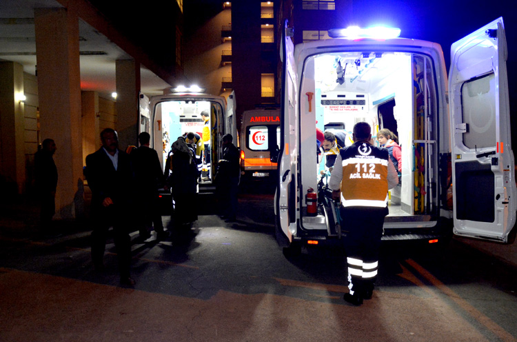 Duran araca çarptı: 5 yaralı