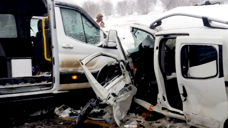 Korkunç kaza: 2 ölü 16 yaralı!