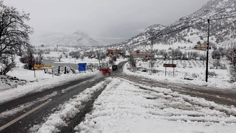61 köy ile 108 mezranın yolu kapandı!