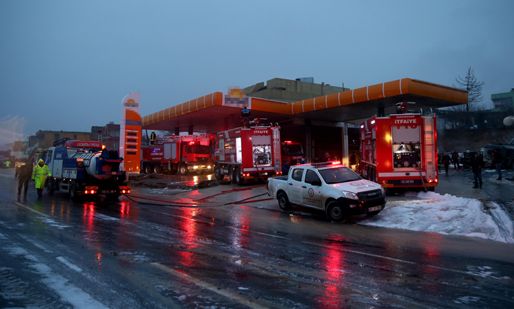 Akaryakıt istasyonunda patlama!