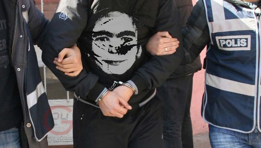 Polis zanlıyı kaşından tanıdı