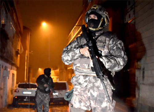 200 polisle torbacı operasyonu!