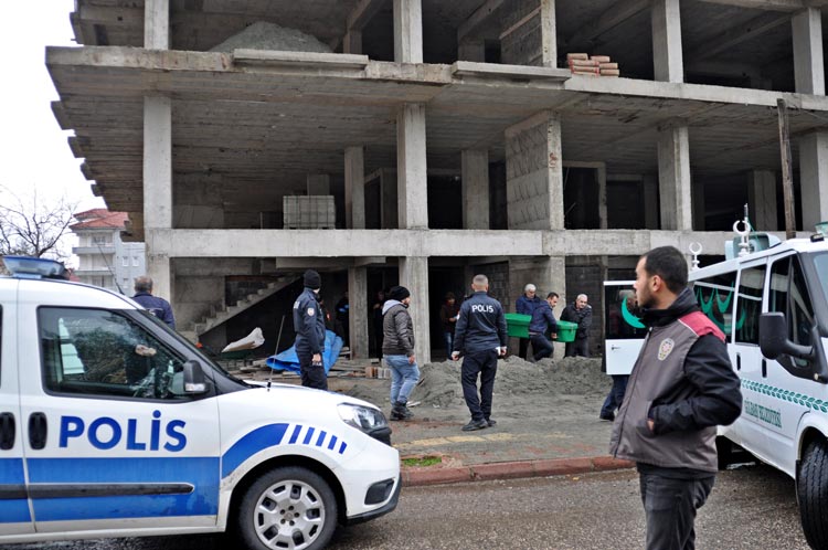 Odun toplamak için inşaata girmişti…