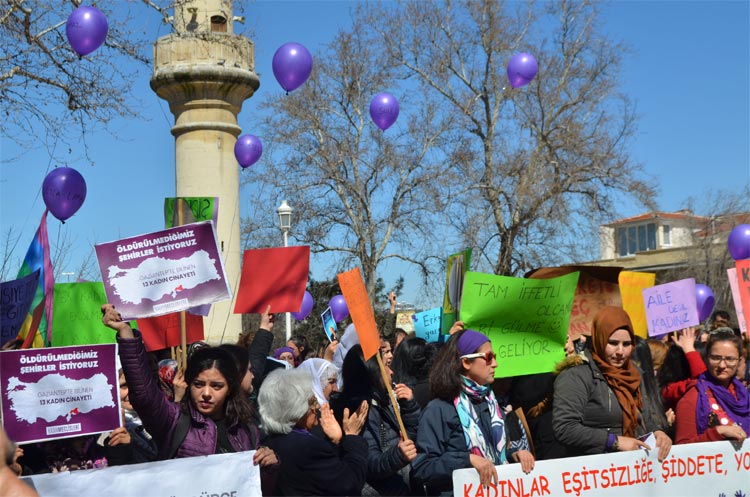 Yüzlerce kadın aynı amaçla yürüdü