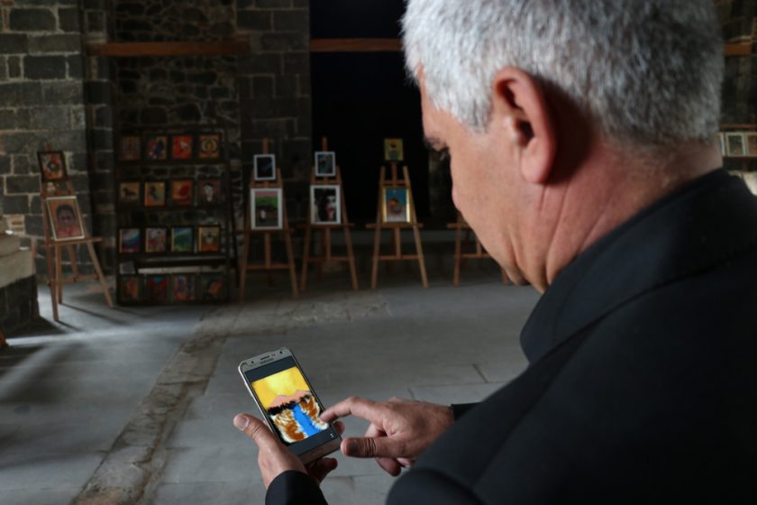 Tarihi kilisede ‘Yeniden Doğuş’ sergisi