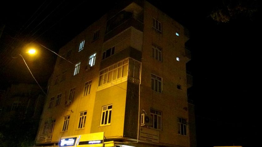 Çocuğun balkondan düşme anı kamerada