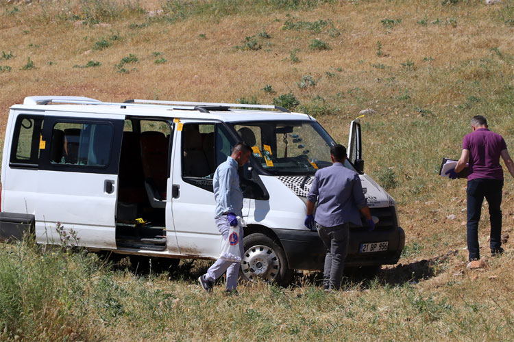 Muhtar ve babası kan davasına kurban gitti