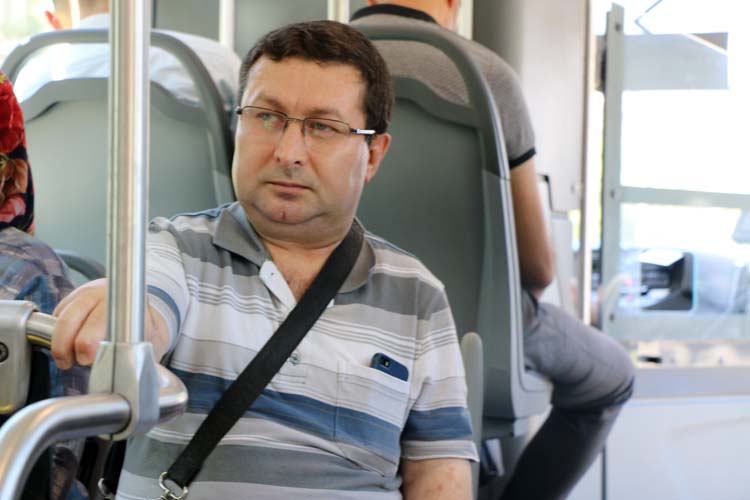 Engelini Gazeteciliğe Olan Meslek Aşkıyla Aşıyor