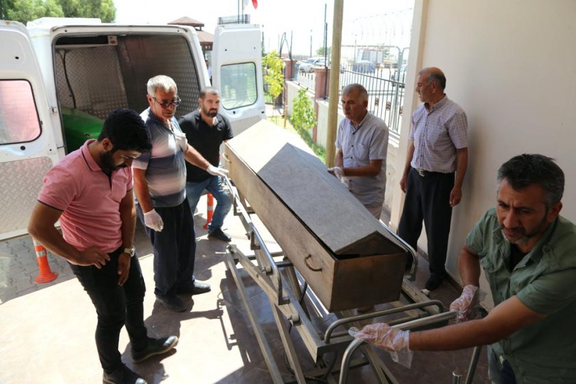 Tartıştığı kızını ve eşini öldürdü