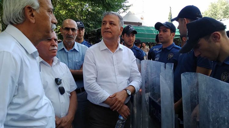 HDP’lilerin Oturma Eylemine Valilik Engeli