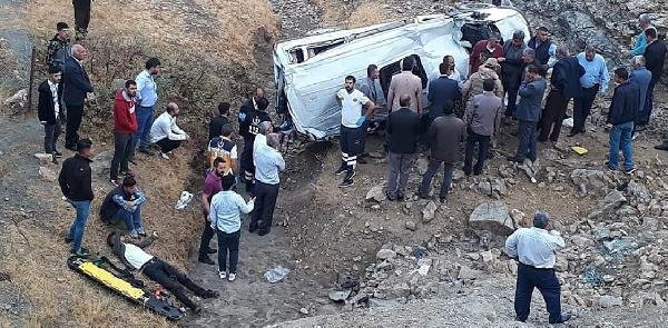 Trafik Kazası: 1 ölü 10 Yaralı!