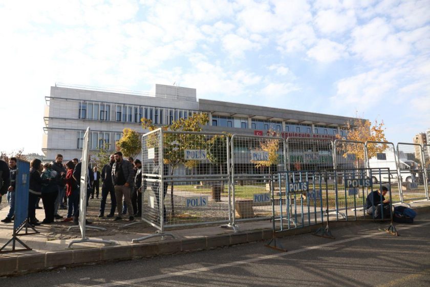 4 belediyeye daha kayyum atandı