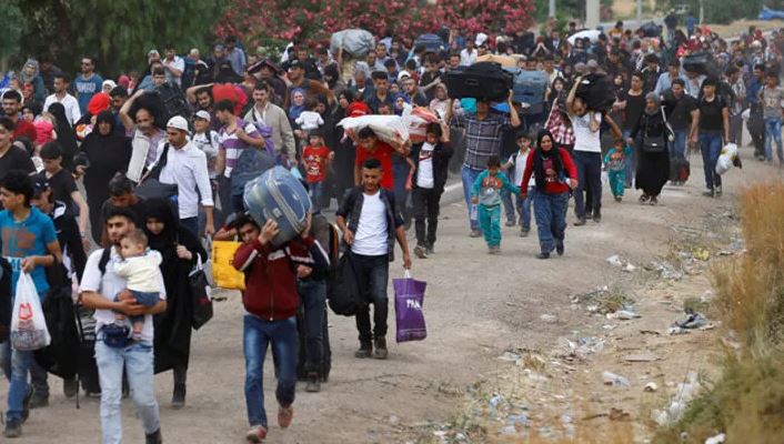 700 bin kişi Türkiye sınırına hareket etti, uluslararası kriz kapıda