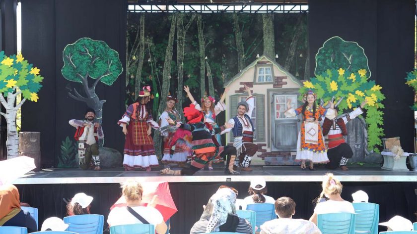 “Altın Kız” Tiyatro Oyunu Sahnelendi