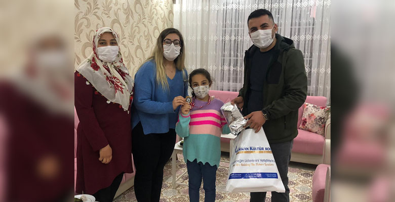 Özel Gaziantep Amerikan Kültür Koleji kitap okuma birincilerini ödüllendirdi