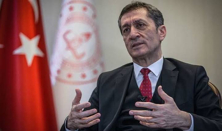 Milli Eğitim Bakanı Ziya Selçuk istifa etti!