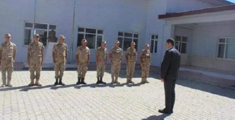 Görevden alındı: AKP’li başkanı askeri törenle karşılamıştı