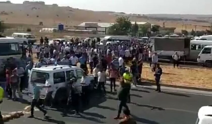 Gaziantep’te üreticiler D- 400 karayolunu trafiğe kapattılar!