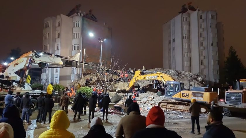 Kahramanmaraş’ta 7,7 ile 7,6 ve Gaziantep’te 6,5 ile 6,4 büyüklüğünde deprem