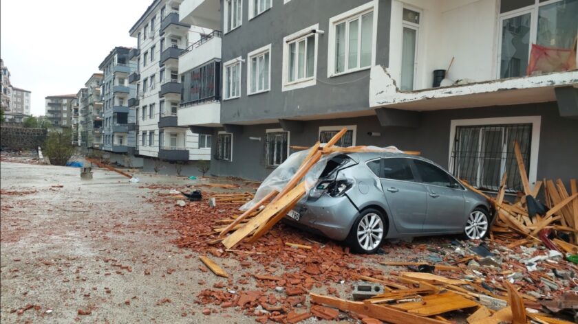 GAZİANTEP’TE HORTUM VE SAĞANAK YIKIM GETİRDİ: “DEPREMDE BİLE BU KADAR ETKİLENMEDİK”