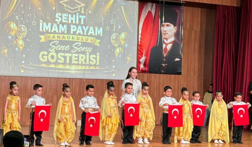 Miniklerden Dev Gösteri: Yıl Boyu Öğrendiklerini Sahnede Sergilediler
